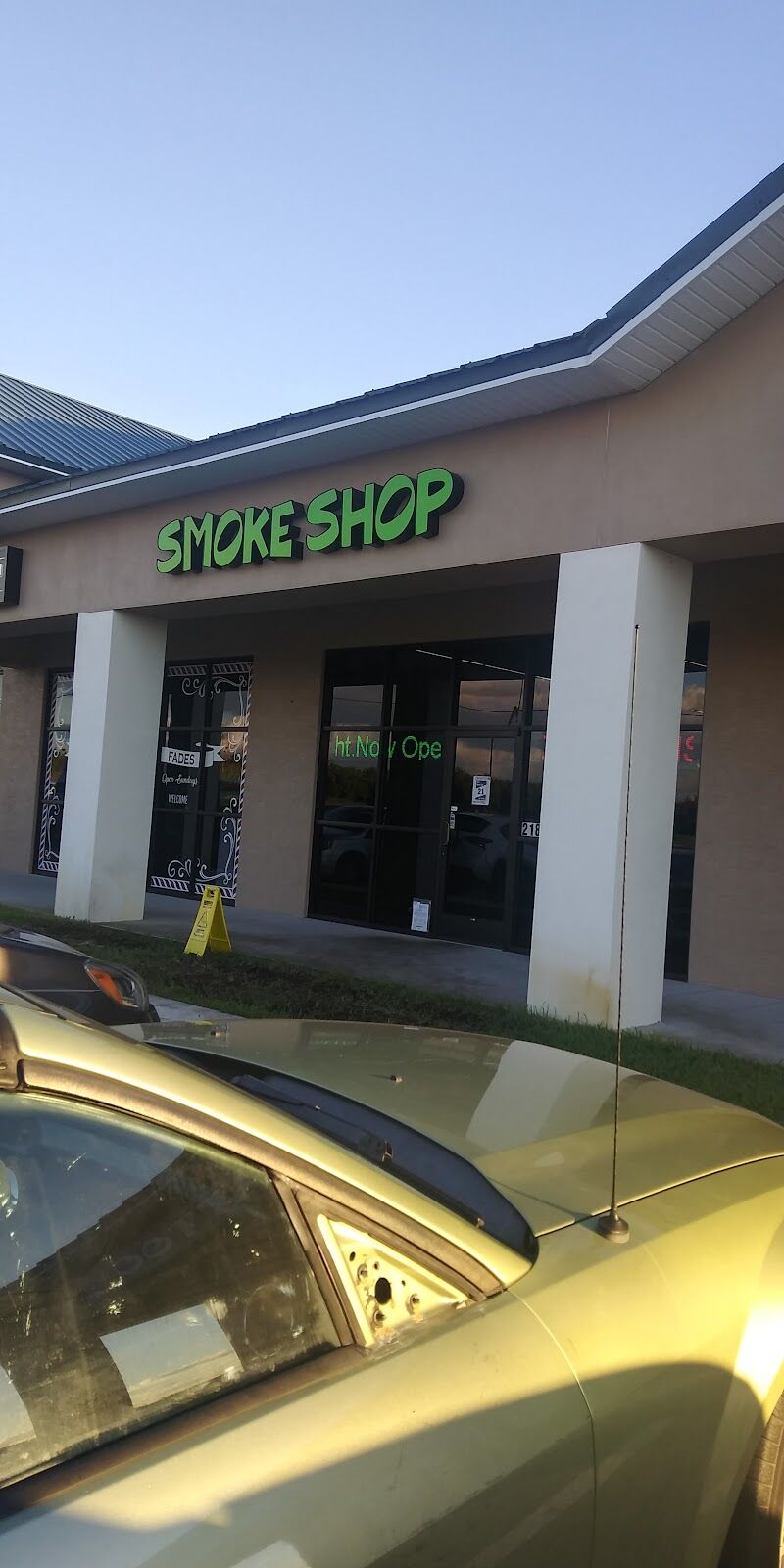 ESSENTIALS VAPE | KRATOM | CBD | SMOKE SHOP | Smoke Shop in Davenport, IA |  Cannabis Directory