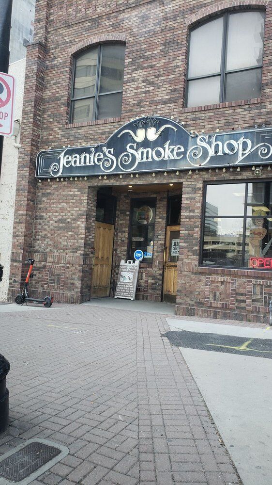 smoke h tobacco outlet Shack Unlatch to empty base. Smoke Break Huka Outlet 